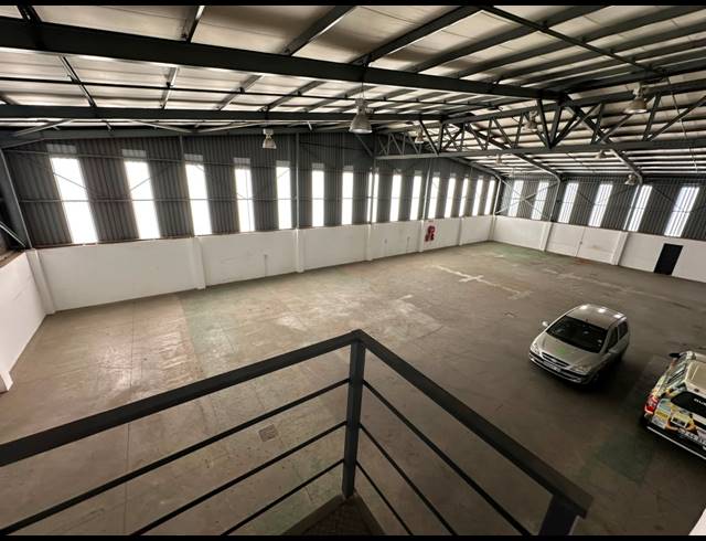 1,034M² WAREHOUSE TO LET IN NORTH RIDING